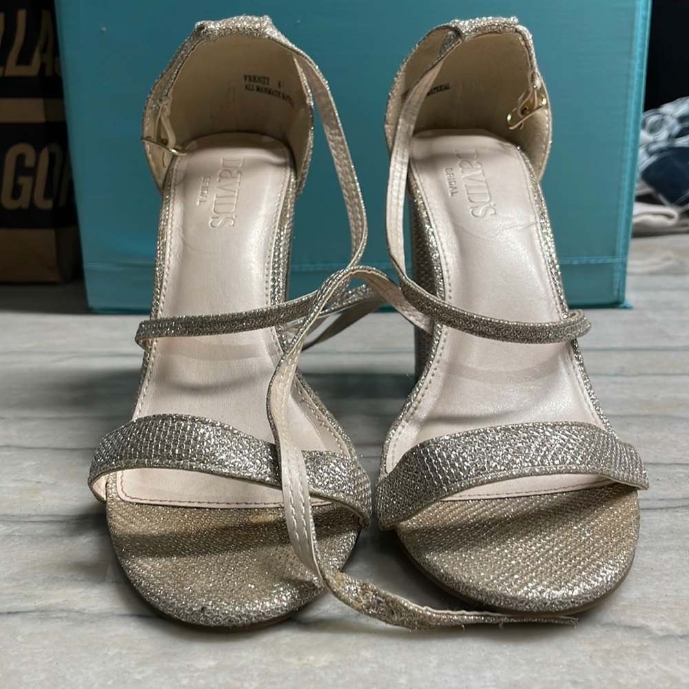 David’s Bridal - Sparkly silver High heels - size 6